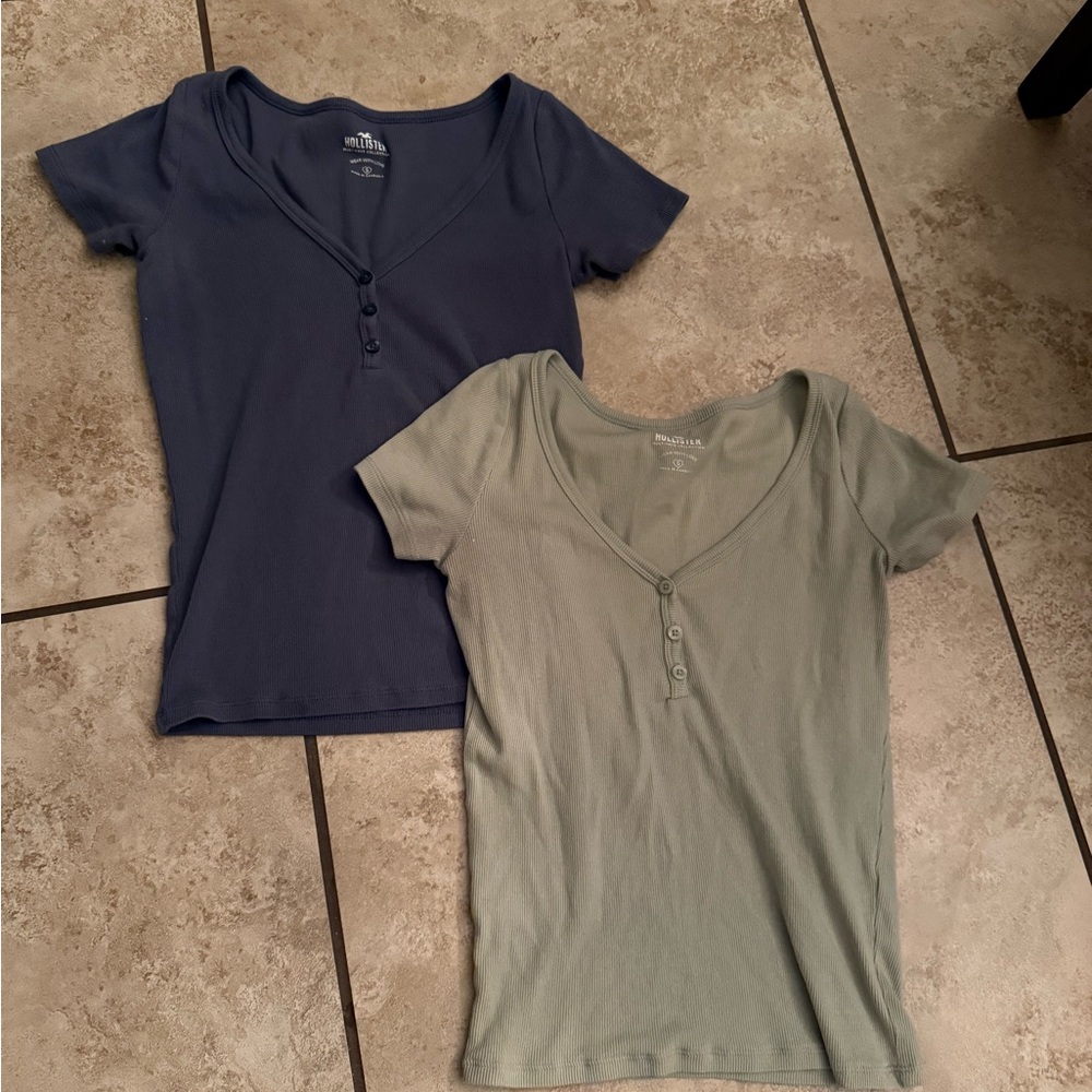 Hollister Women's V-Neck Buttoned Tees - Navy and Sage
